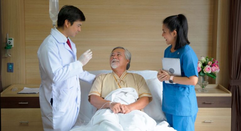 Pelayanan Rumah Sakit yang Berkualitas: Pengertian, Jenis Layanan, Prinsip, Tantangan, Inovasi Digital, dan Strategi Meningkatkan Kepuasan Pasien