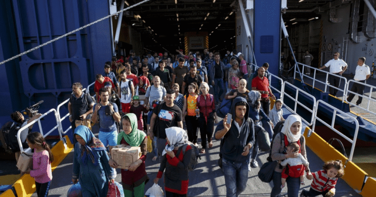 Kondisi Kehidupan Migran di Luar Negeri: Tantangan Sosial, Ekonomi, Hukum, dan Psikologis serta Strategi Mendukung Kondisi Kehidupan Migran di Luar Negeri agar Produktif dan Sejahtera