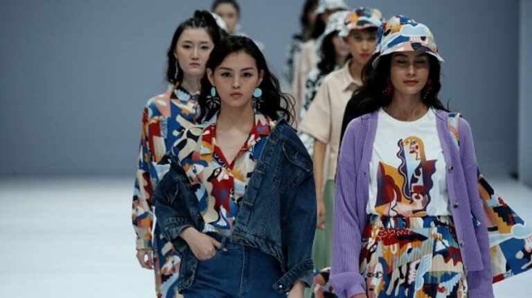 Panduan Lengkap Branding Fashion Merek Lokal untuk Meningkatkan Identitas, Menarik Konsumen, Memperkuat Loyalitas Pelanggan, dan Meningkatkan Daya Saing di Industri Fashion yang Kompetitif