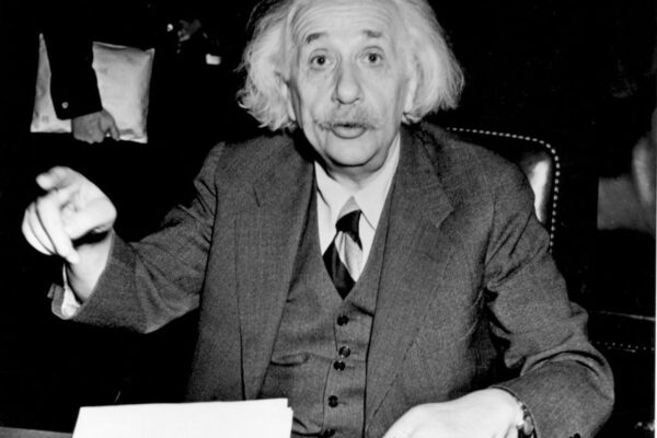 Pemahaman Lengkap Teori Relativitas Albert Einstein dan Penerapannya dalam Fisika Modern, Astronomi, Teknologi Satelit, Energi, serta Dampaknya terhadap Pemahaman Ruang dan Waktu
