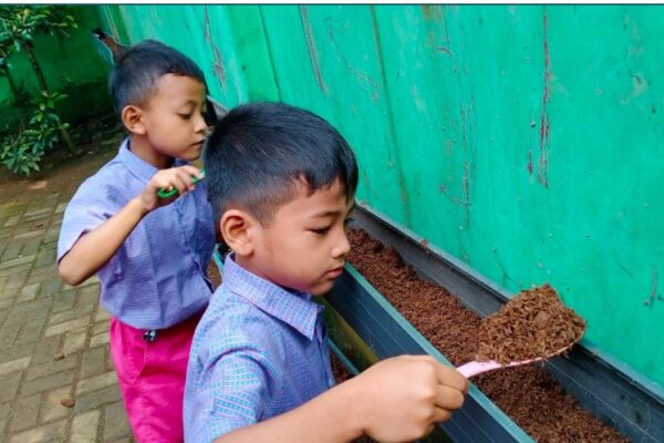 Eksperimen Pendidikan Berbasis Proyek untuk Meningkatkan Kreativitas, Kolaborasi, dan Keterampilan Siswa: Metode Pembelajaran Interaktif yang Efektif di Sekolah, Universitas, dan Lingkungan Edukatif Modern